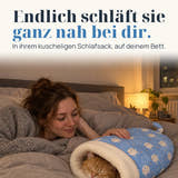 Symbolbild: Endlich schläft sie ganz nah bei dir. In ihrem kuscheligen Schlafsack, auf deinem Bett.
